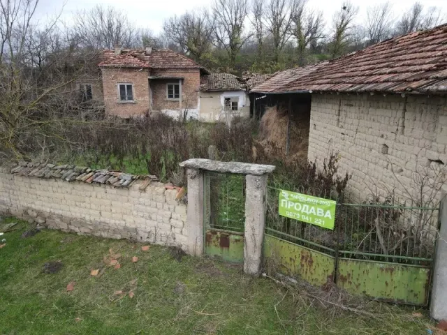 Продавам  къща в с. Иваново